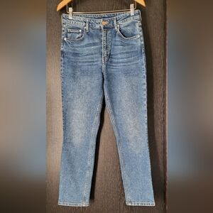 H&M Vintage Blue Straight Jeans with Classic Style